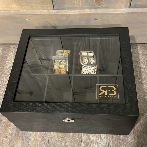 Ritzy Boxes Accessories - Ritzy Boxes Black wooden glass belt display case 8 belt storage